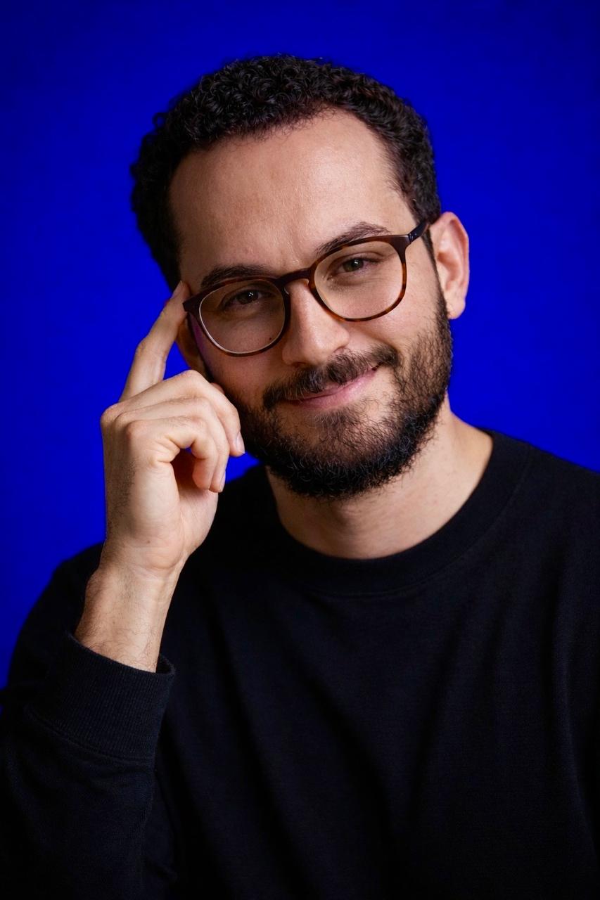 Adalbertto Martins em trabalho de performance humana